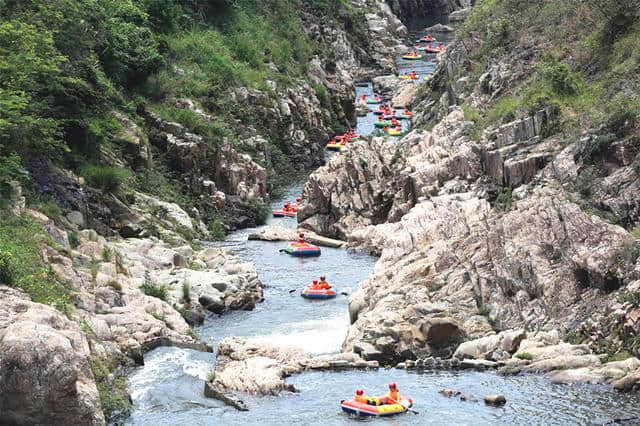 夏天海南旅游，五指山的漂流一定不要错过！