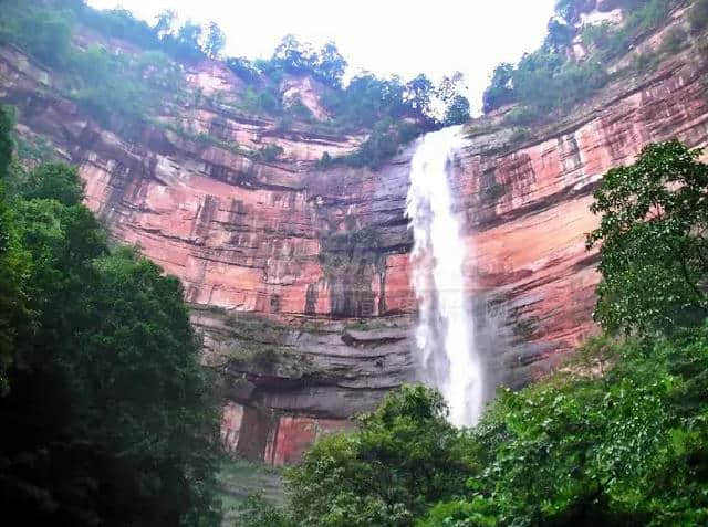 贵州“旅游高铁”开通啦！ 一路串起无数美景 还有自由行、跟团游……