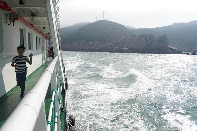 为了去枸杞岛旅游，凌晨两点半都要起床抢船票