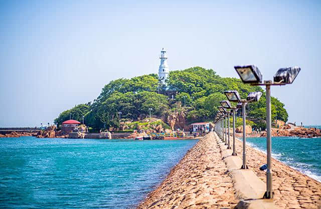 青岛旅游必去景点，在海拔17米的小青岛，欣赏青岛最美夕阳余晖