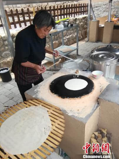 河北阜平骆驼湾：昔日贫困山村变身“旅游打卡地”