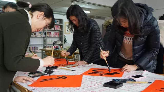 翰墨飘香，新年送福——青岛旅游学校工会组织开展师生书法活动