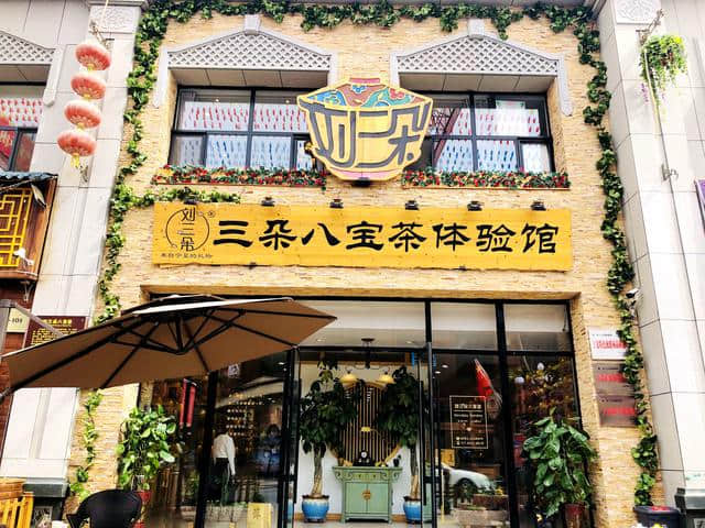 宁夏十大旅游特色街区授牌暨特色名店入驻签约仪式在吴忠举行