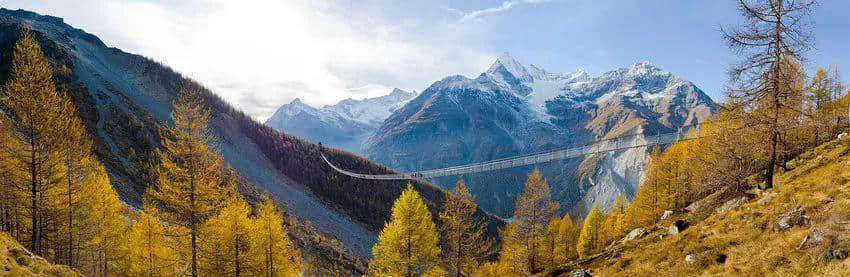 令人胆战心惊的吊桥，却能欣赏到世界上最惊艳的阿尔卑斯山风景