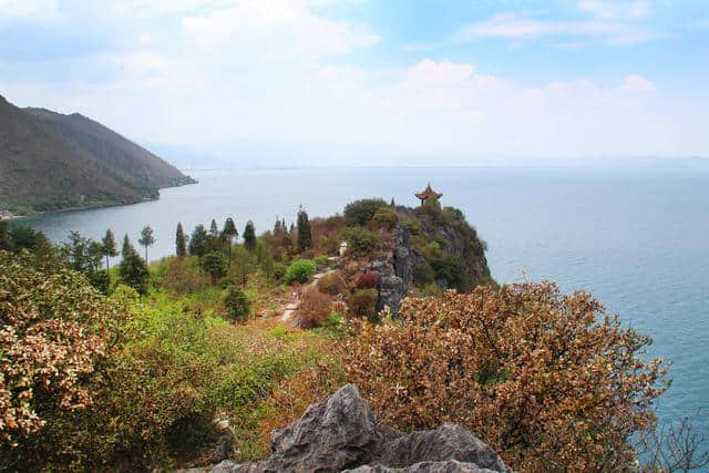 抚仙湖禄充，世上本没有风景区，游玩的人多了，自然成了风景区