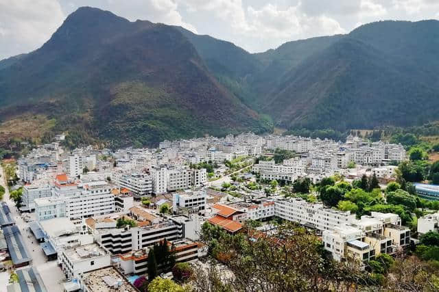 抚仙湖禄充，世上本没有风景区，游玩的人多了，自然成了风景区