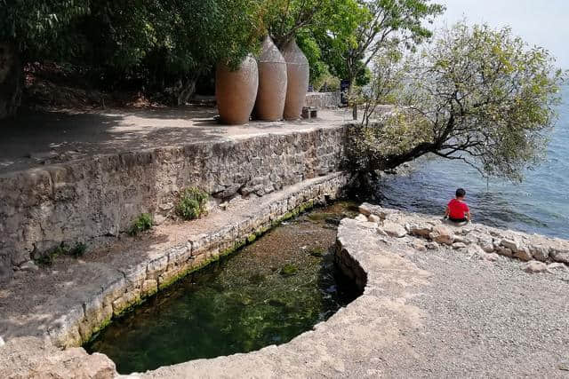 抚仙湖禄充，世上本没有风景区，游玩的人多了，自然成了风景区