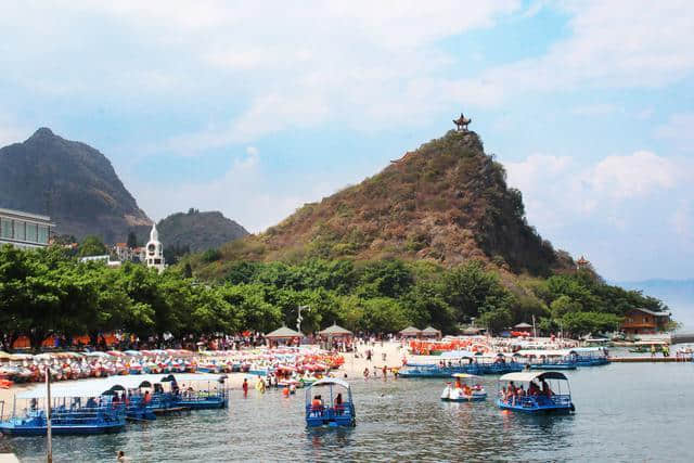 抚仙湖禄充，世上本没有风景区，游玩的人多了，自然成了风景区