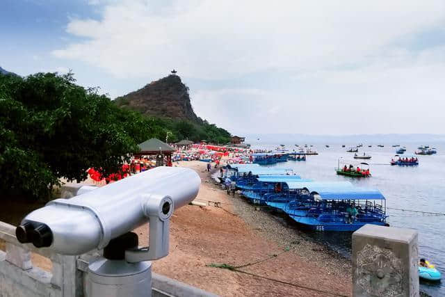 抚仙湖禄充，世上本没有风景区，游玩的人多了，自然成了风景区