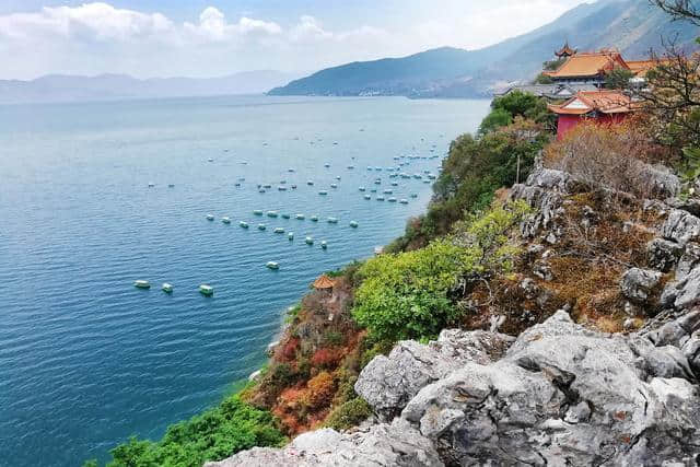 抚仙湖禄充，世上本没有风景区，游玩的人多了，自然成了风景区