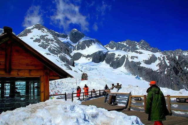 丽江非常火的旅游景点，每处的风景都很漂亮，去过的人都是很值