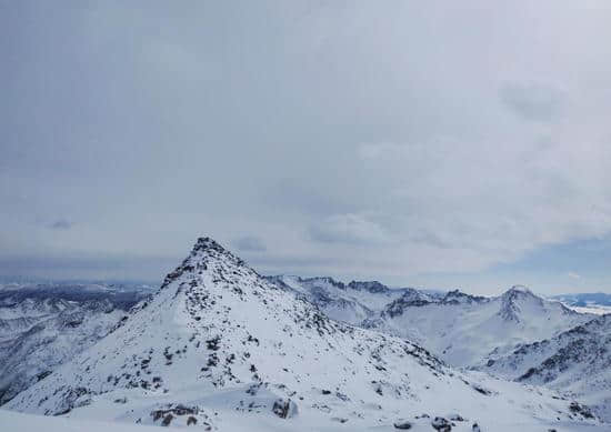 这个五一，来达古冰川穿越回冬天赏雪、打雪仗吧！