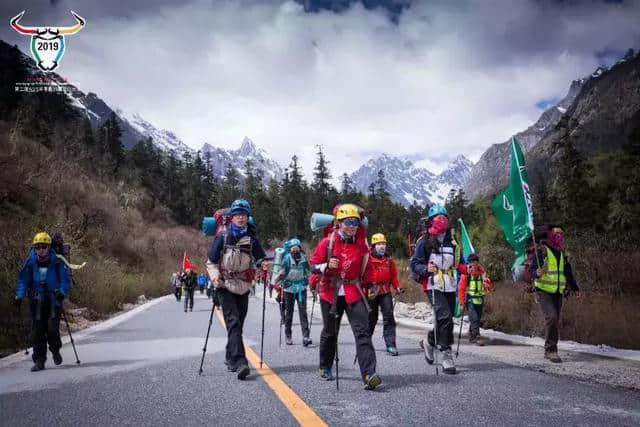 第二届毕棚沟半脊峰冰雪登山大会暨羊角花节在理县毕棚沟开幕