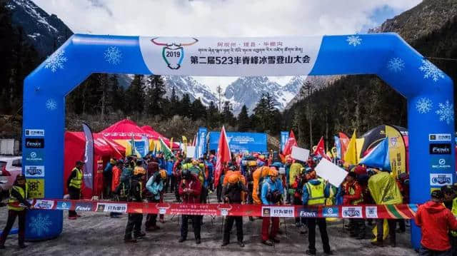 第二届毕棚沟半脊峰冰雪登山大会暨羊角花节在理县毕棚沟开幕