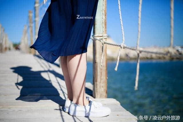 一片蔚蓝清澈的海，人们都叫它爱琴海