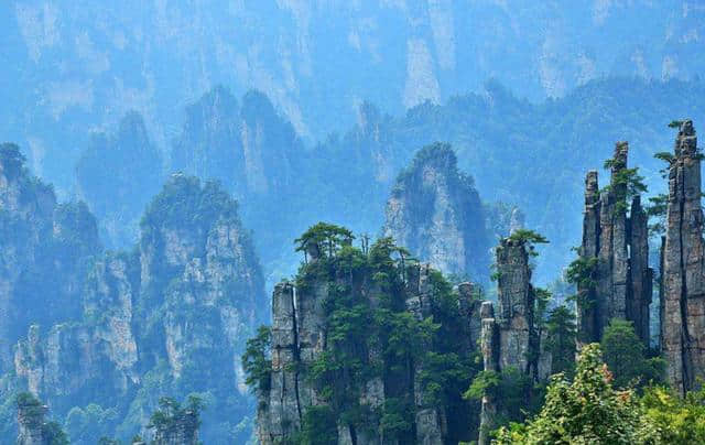 十一月旅游适合去哪里，秋季旅游张家界好不好