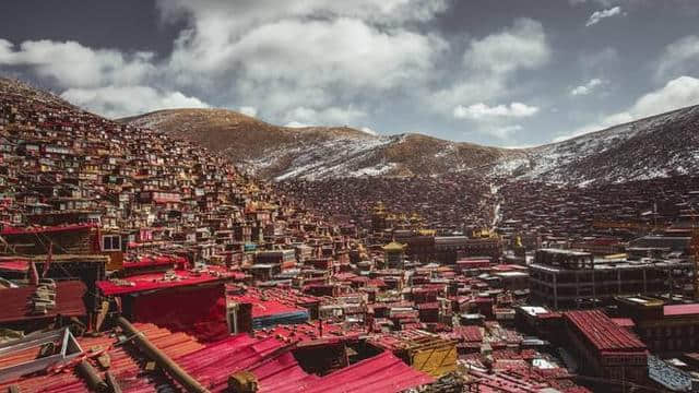 旅游你不得不去四川：青城山，都江堰，佛国色达，九寨沟