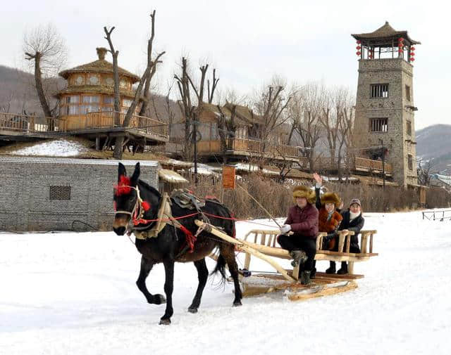 千山风景区“冰雪+”旅游启动 今冬来“老院子”玩冰雪 赏民俗