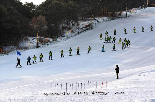 千山风景区“冰雪+”旅游启动 今冬来“老院子”玩冰雪 赏民俗