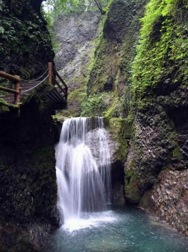 游玩过青城山，千万不要忘记，还有青城山后山及泰安古镇泰安寺