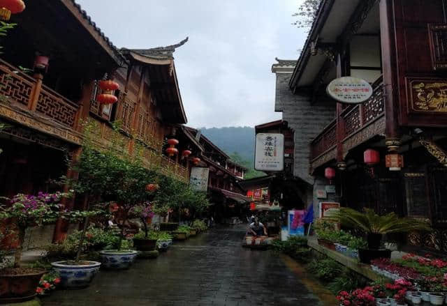 游玩过青城山，千万不要忘记，还有青城山后山及泰安古镇泰安寺