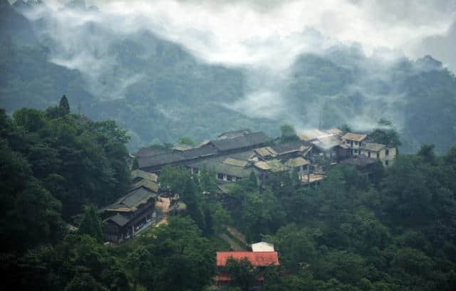 游玩过青城山，千万不要忘记，还有青城山后山及泰安古镇泰安寺