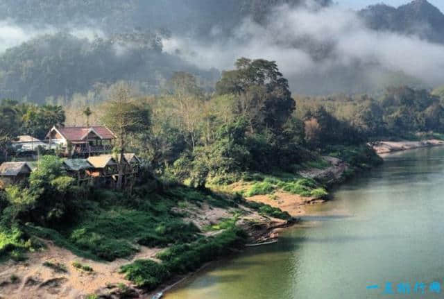 老挝十大最​好玩值得去的旅游景点，巴色，一个意思是“天堂之山”的名字，是一个很好的体验老西部的地方