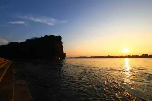 除了乐山大佛景区，乐山这里的景色也是必览的胜景之一