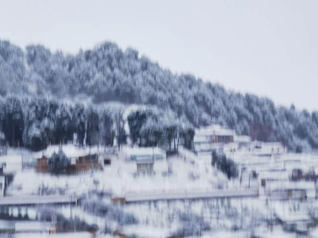 今天立夏第三天，金色大漠摄影团在郎木寺奇遇大雪，极美