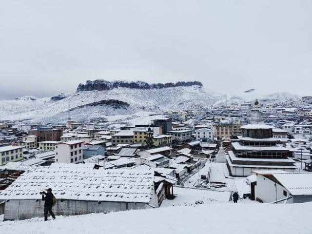 今天立夏第三天，金色大漠摄影团在郎木寺奇遇大雪，极美