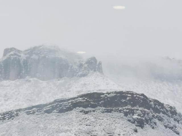 今天立夏第三天，金色大漠摄影团在郎木寺奇遇大雪，极美