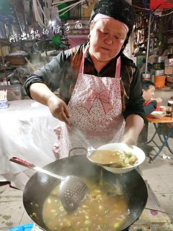 武汉美女摄影师 行摄甘南 夜遇郎木寺