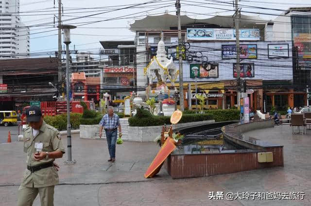 海景普通、城市落后、气候炎热，普吉岛的优势是物价低廉