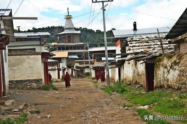 走进甘南郎木寺，比夏河看起来更静谧之地，信仰在这里生生不息