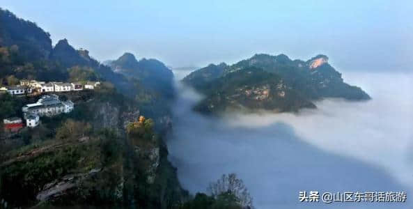 河、湖、泉、潭、瀑构成了山青水秀峭拔明丽的自然图画齐云山景区