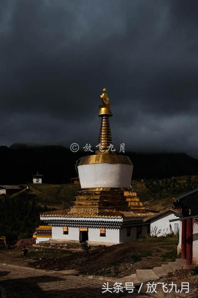 甘南旅游：金顶白塔郎木寺，何时能净化理直气壮伸手要钱的灵魂？