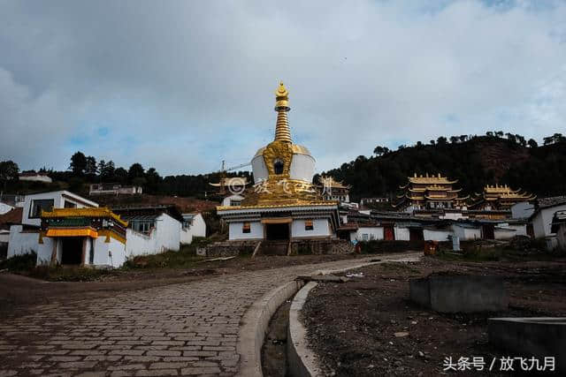 甘南旅游：金顶白塔郎木寺，何时能净化理直气壮伸手要钱的灵魂？