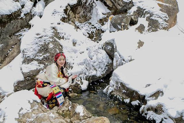 你去过郎木寺，银装素裹的郎木寺晒佛场景你曾见过吗？