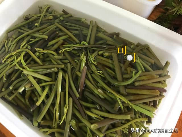 徽州之旅：齐云山脚下午餐，农家乐里两菜一汤65元，油豆皮汤好喝