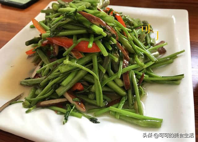 徽州之旅：齐云山脚下午餐，农家乐里两菜一汤65元，油豆皮汤好喝