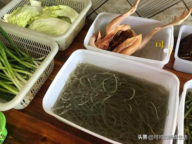 徽州之旅：齐云山脚下午餐，农家乐里两菜一汤65元，油豆皮汤好喝