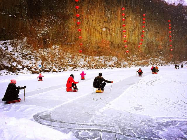 黄椅山冰雪嘉年华圣诞节正式营业