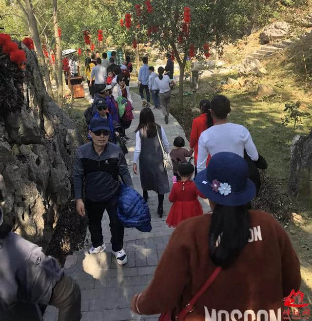 大年初二，兴义旅游新春活动火热进行中，各地游客纷至沓来，旅游形势空前火爆，更多好玩等你来体验！