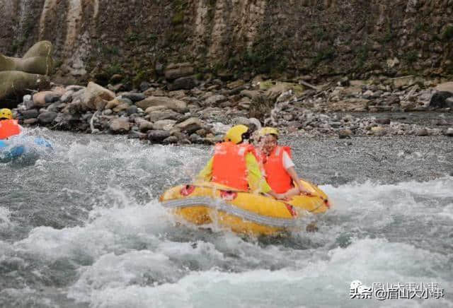 距离成都仅3小时，瓦屋山有个5公里长的漂流，刺激又好玩