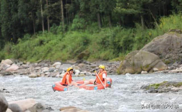 距离成都仅3小时，瓦屋山有个5公里长的漂流，刺激又好玩