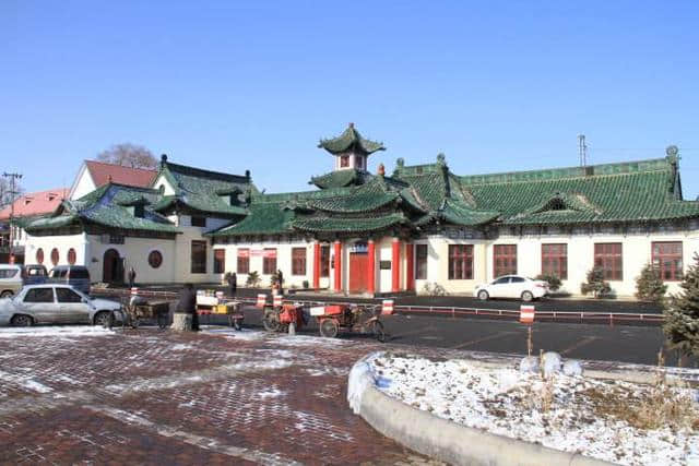 中国第一条最北端的严寒地区高铁，赏雪和看海两不误
