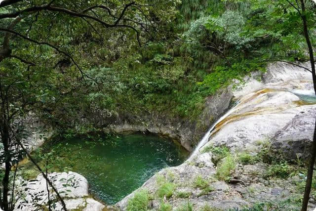 「乡村旅游」“红绿”搭配 山水相依