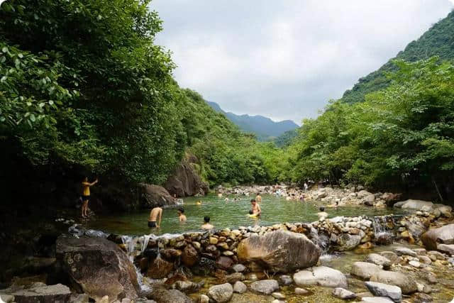 「乡村旅游」“红绿”搭配 山水相依