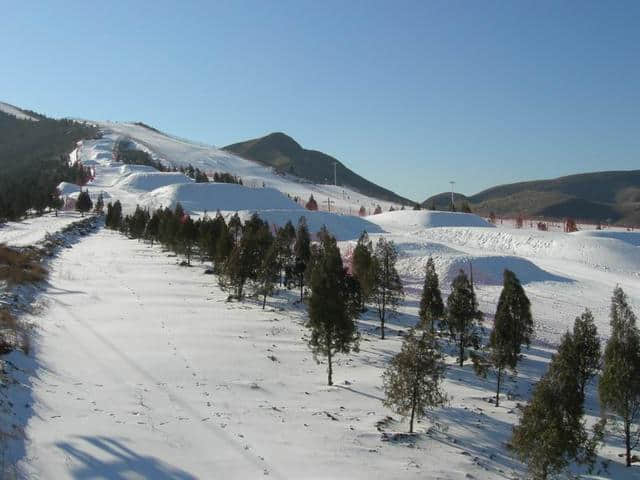 平谷青龙山旅游区更名为 “北京渔阳国际滑雪场景区”