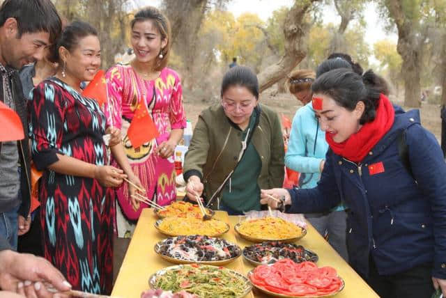 秋季不冷 胡杨生态游再掀库车旅游新热